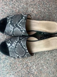 Stylish Snakeskin Slide Sandals