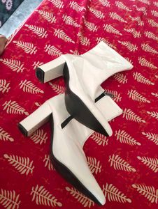 Chic White Patent Block Heel Boots