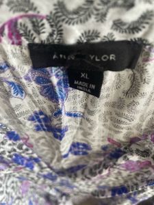 Chic Floral Print V-Neck Tassel Top