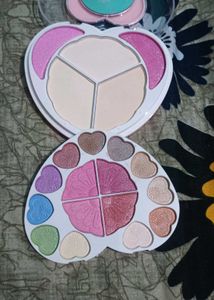 Heart-Shaped Eyeshadow Palette