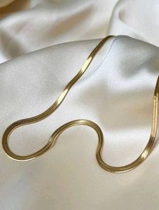 Elegant Gold Herringbone Chain Necklace