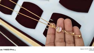 Pink Stone Gold Chain Necklace
