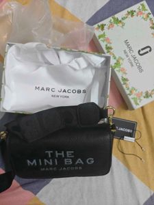 smart sling bag in black