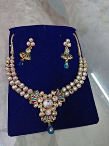 Stunning Kundan Necklace & Earring Set