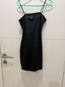 Black bodycon dress