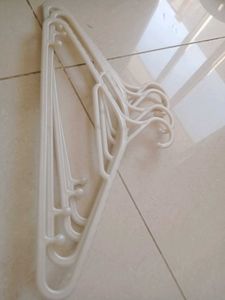 Set of 5 Durable Plastic Hangers