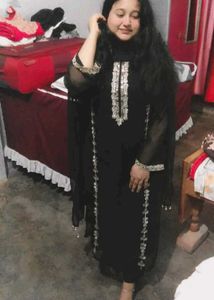 Elegant Black Kurta with Intricate Embellishments