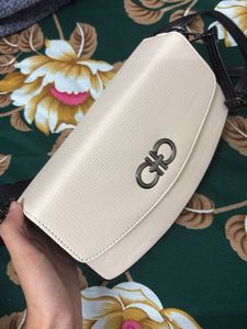 beige clr bag