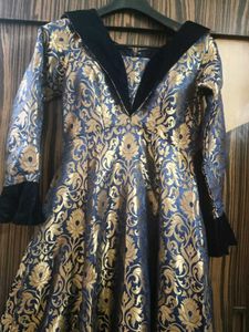 Elegant Brocade Velvet Tail Gown💙