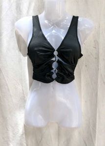26V. Chic Ring Detail Halter Neck Crop Top