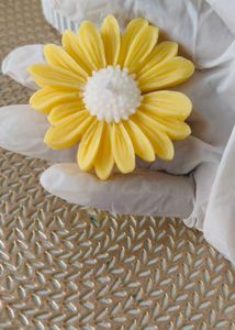 Daisy Flower candle