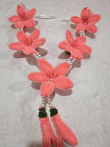 Decorative Flower & Pearl Garland Necklace