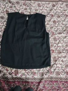 Chic Black Sleeveless Top