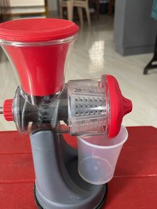 Citric fruits juicer