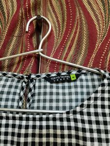 Chic Black &amp; White Checked Bell Sleeve Top