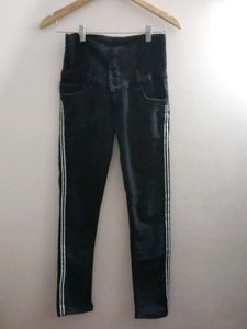 BLACK DENIM JEANS WITH WHITE BAND FOR WOMEN