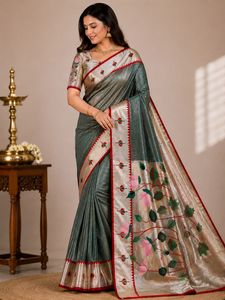 Trending Lotus muniya border paithani saree