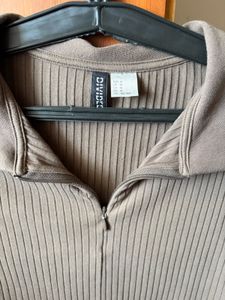 Ribbed Collared Zip-Up Crop Top medium sized