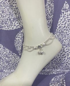 Elegant Silver Anklet with Gem Accents