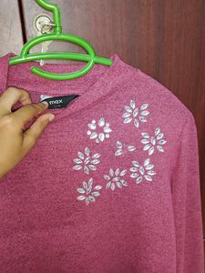 Majenta woolen tops with stone work