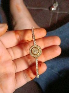 Elegant Gold Bangle Bracelet