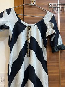 Stylish Black &amp; White Striped Kurta