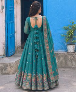 KALINI Women Ethnic Kurta Set With Palazzo
