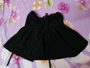 Chic Black Strapless Flare Top