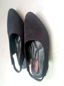 Elegant Black Slingback Flats