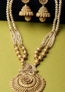 Exquisite Pearl & Gold Necklace Set