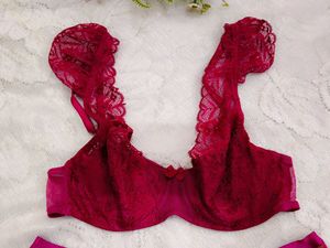 Lace Bra and Panty Set