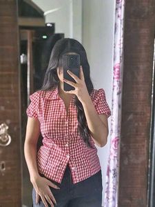 Stylish check fitted shirt for women