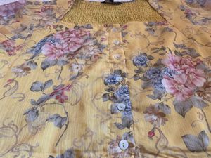 Yellow floral crop top (Outryt)