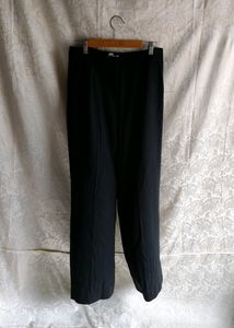 women pleated black trousers