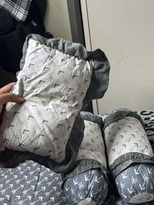 Cozy Arrow Pattern Bedding Set with Blanket