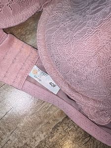 Elegant Pink Lace Bra 👙
