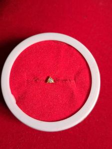 Elegant Triangle Stud nosepin