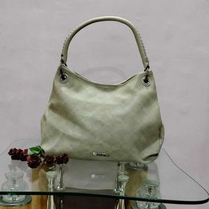 Chic Hobo Bag - Versatile Style