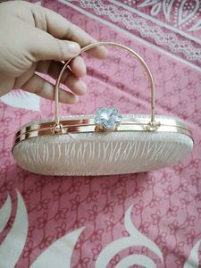 27.Sparkly Oval Clutch Bag
