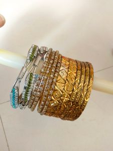 4 Combo Bangle Set🎉