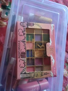18 Color Eyeshadow Palette