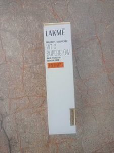 Lakme Vit C Superglow Skin Perfecting Makeup Fixer