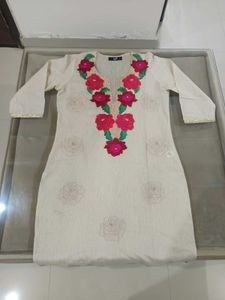 Beautiful Embroidered Kurta With Inner
