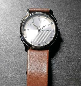 Mens fastrack analog watch, brown strap old money