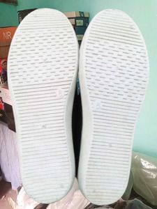 NEW NO USED CASUAL SHOES FOR MEN AND WOMEN.