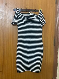 H&amp;M Short Dress Knee Length