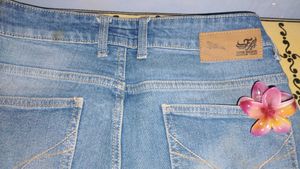 🎀Light Wash Denim Jeans 🎀