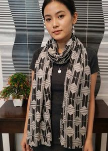 Stylish Geometric Print Scarf