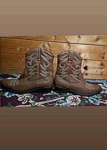 Stylish Brown Leather Boots (Like New)