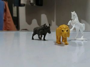 kinder joy natoons white- Horse, Bull, Lion